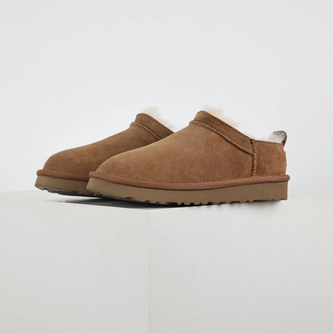 Pick up locally 💰520 Core recommendation Good price Independently developed original outsole, cashmere insole, keeping warm in winter, suitable for home use. In recent years, uug has launched a style series, which is partially skewed towards the preferences of young consumers, and has also been at the forefront of fashion trends. Shoe body material, water-repellent coated suede upper, 17mm UGGPURE™ implanted wool insole, lightweight non-slip and comfortable rubber outsole, with brand LOGO, complete packaging, size: 35 36 37 38 39 40